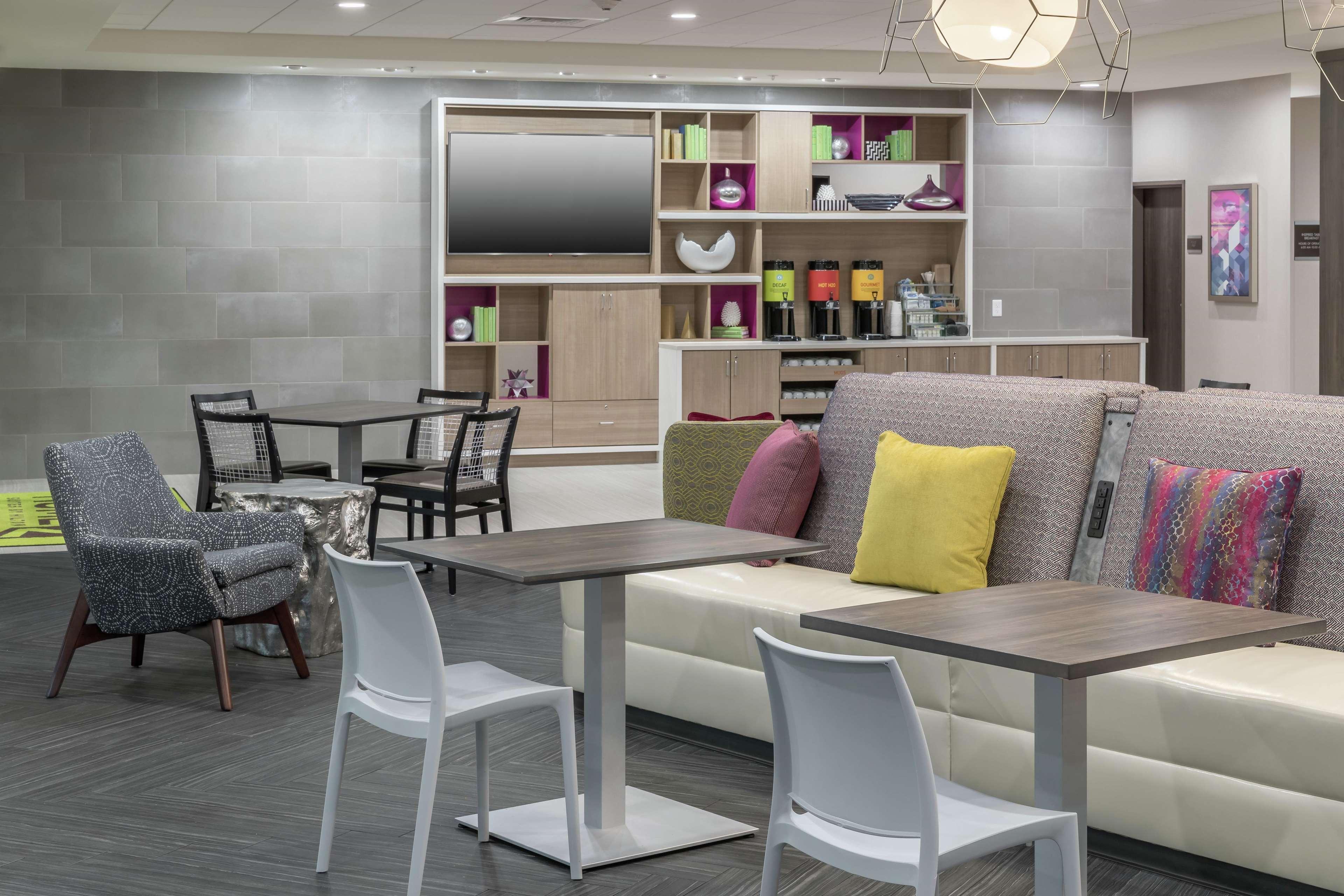 Home2 By Hilton Airport 3*